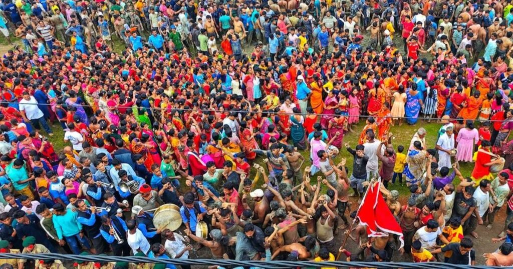 Indian Stampede Kills Seventeen, Dozens Injured