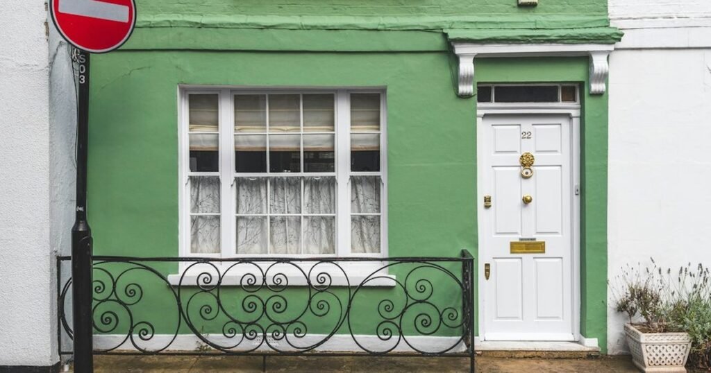 UK Home Sellers Slash Prices Daily Record