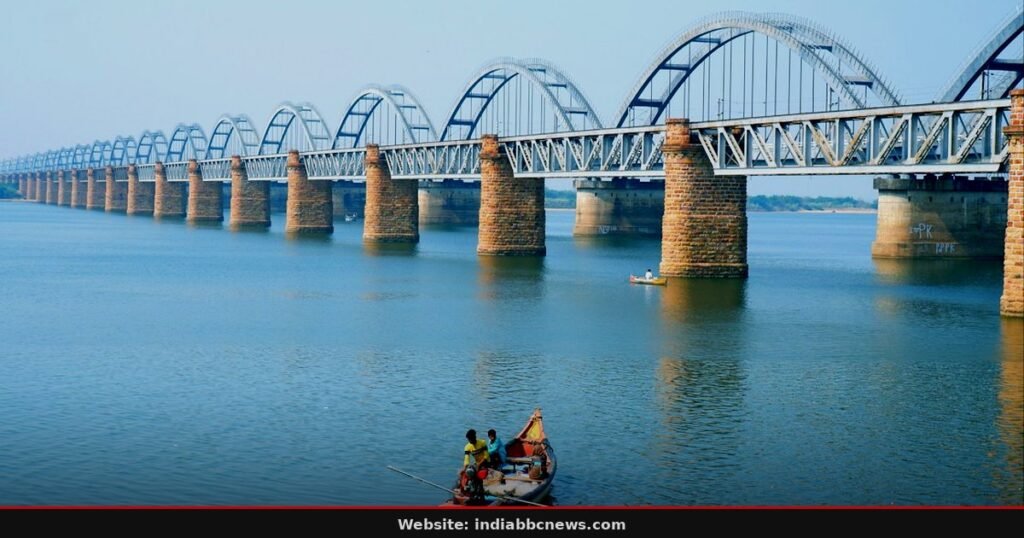 Andhra Officials Place On High Alert For Cyclone Landfall Andhra Officials Place On High Alert For Cyclone Landfall