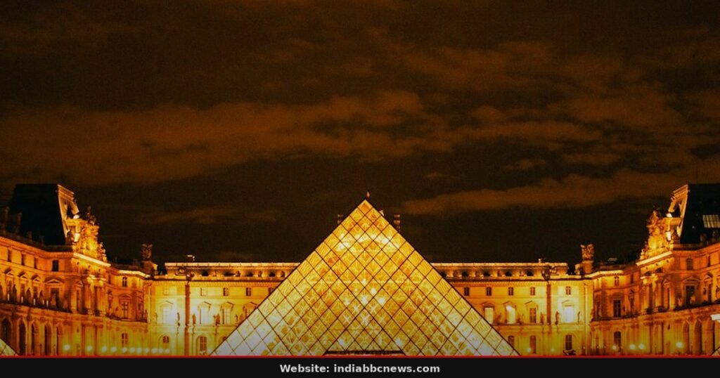 France Closes Louvre Amid Widespread Student Protests