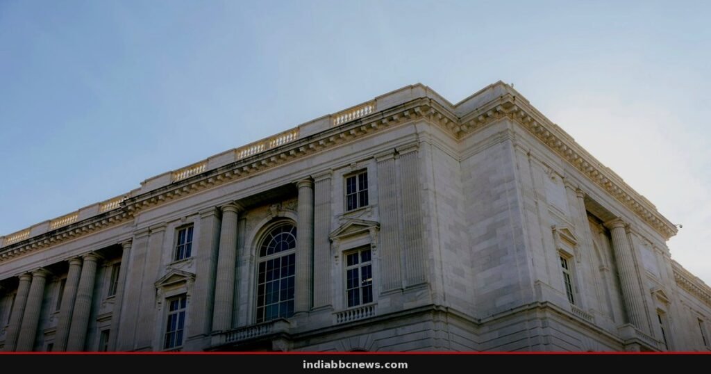 Wyden Probes Big Four Over Malta Tax Schemes Wyden Probes Big Four Over Malta Tax Schemes
