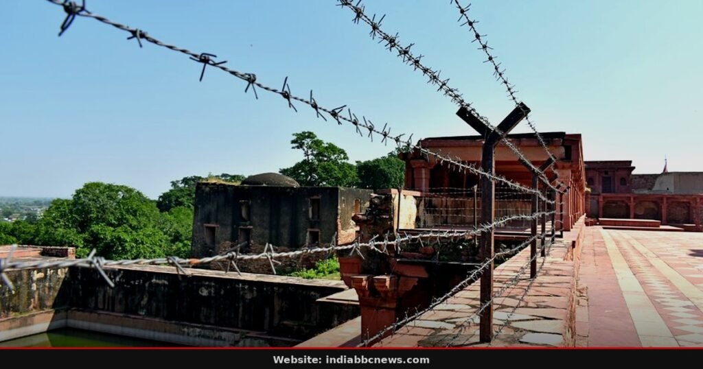 Tamil Nadu CM Suspends Prison Superintendent Tamil Nadu CM Suspends Prison Superintendent