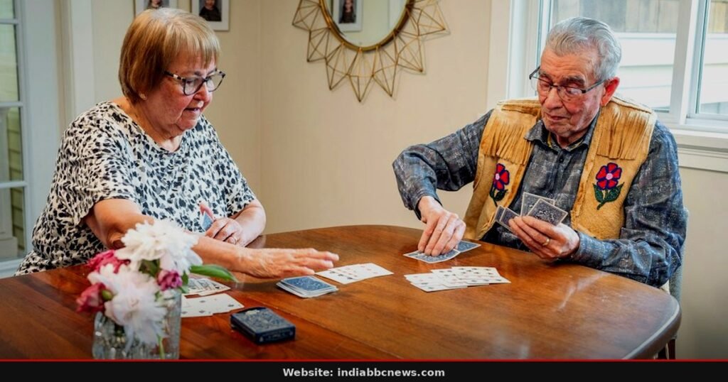 Retirees Debate Mortgage Payoff Versus Savings